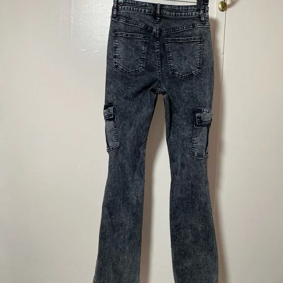 Women's Black Cargo Jeans - Picture 5 of 8
